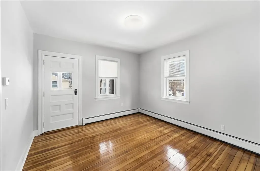 82 Hillcrest Avenue Pawtucket RI 02860