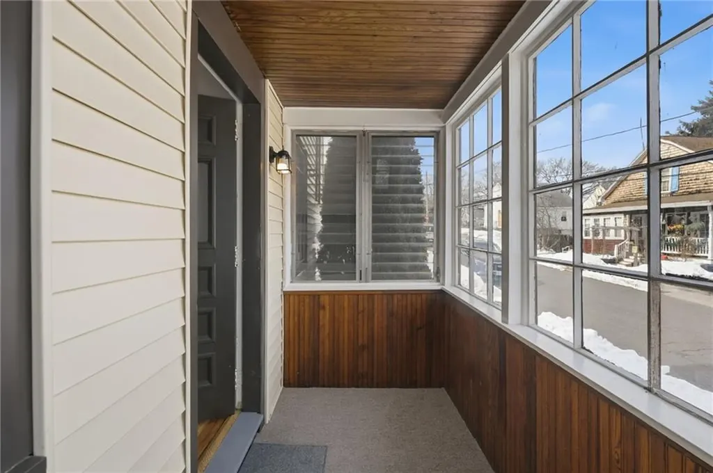 82 Hillcrest Avenue Pawtucket RI 02860