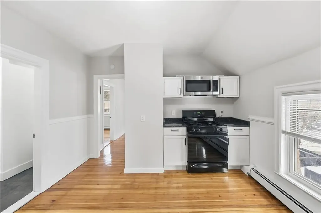 82 Hillcrest Avenue Pawtucket RI 02860