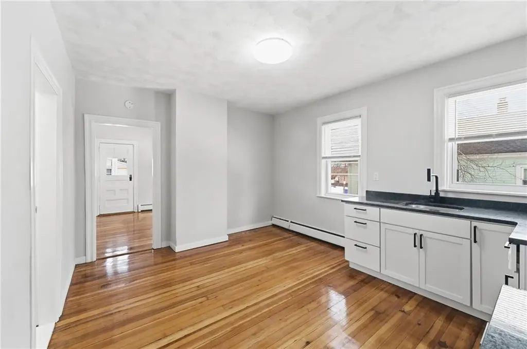 82 Hillcrest Avenue Pawtucket RI 02860