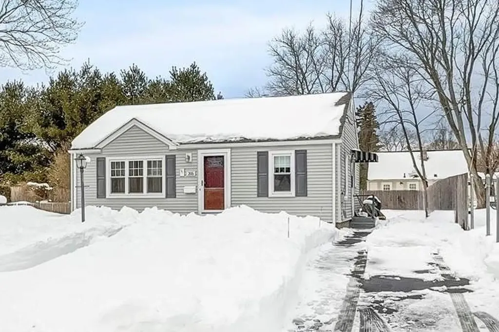 205 Payton Avenue Warwick RI 02889