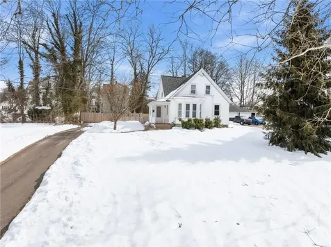 16 Spring Street Westerly RI 02891