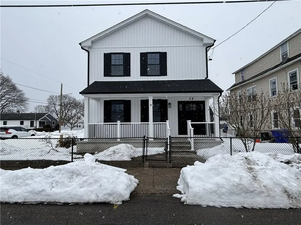38 Ashburne Street Pawtucket RI 02861