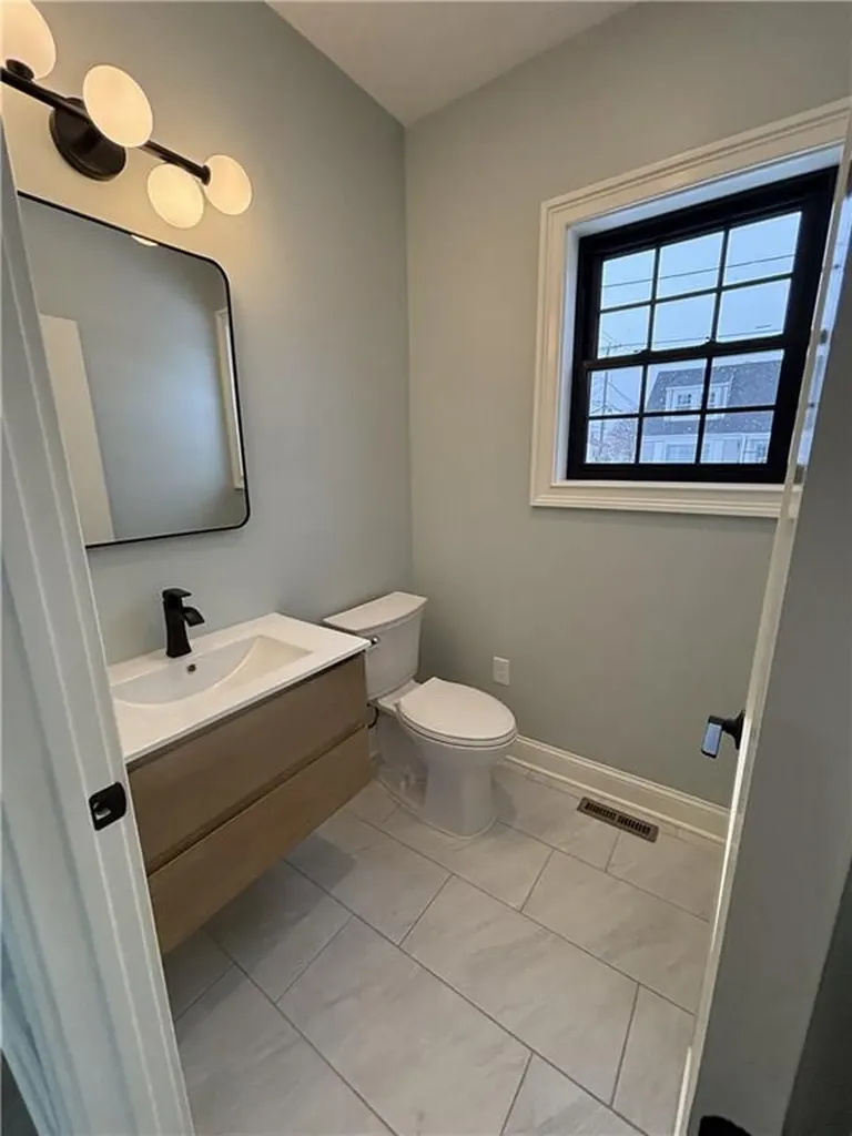 38 Ashburne Street Pawtucket RI 02861