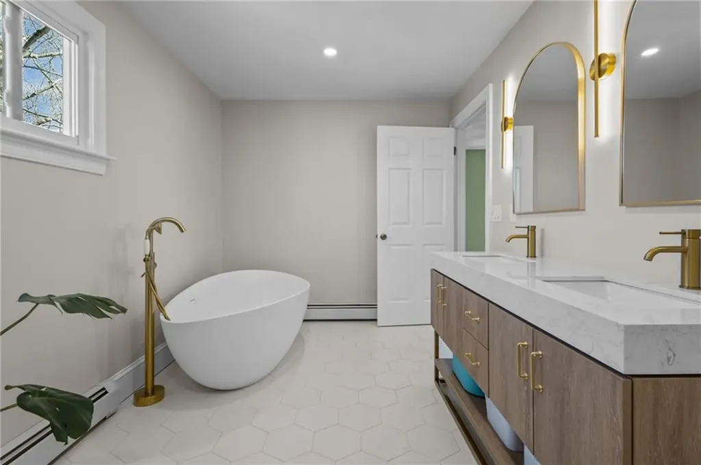 168 Washington Road Barrington RI 02806