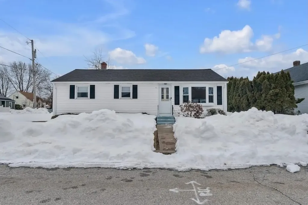 49 Ames Street Pawtucket RI 02861