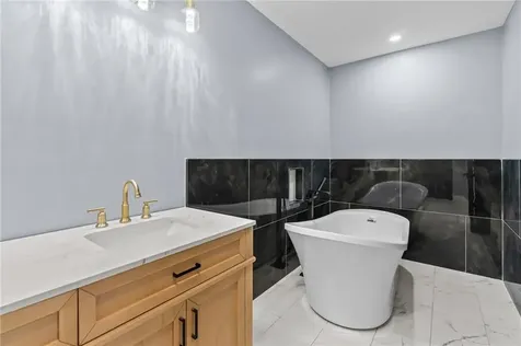 68 Enfield Avenue Providence RI 02908