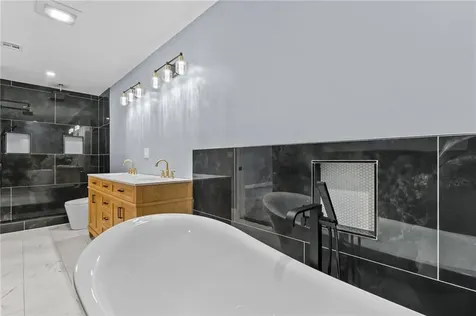 68 Enfield Avenue Providence RI 02908