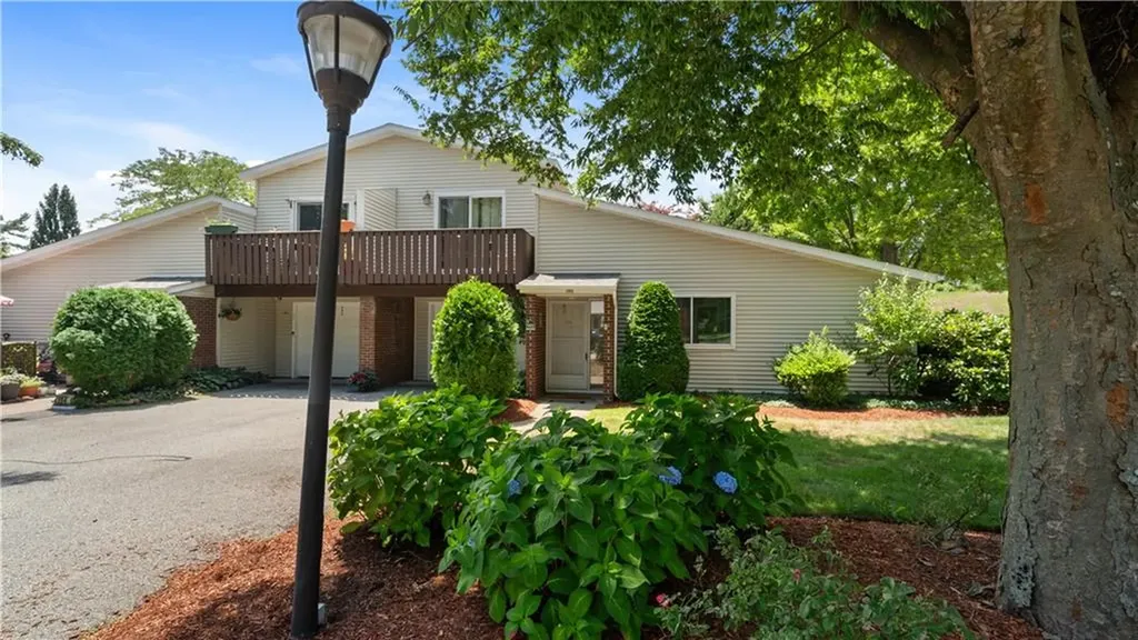 993 Williamsburg Circle Warwick RI 02886