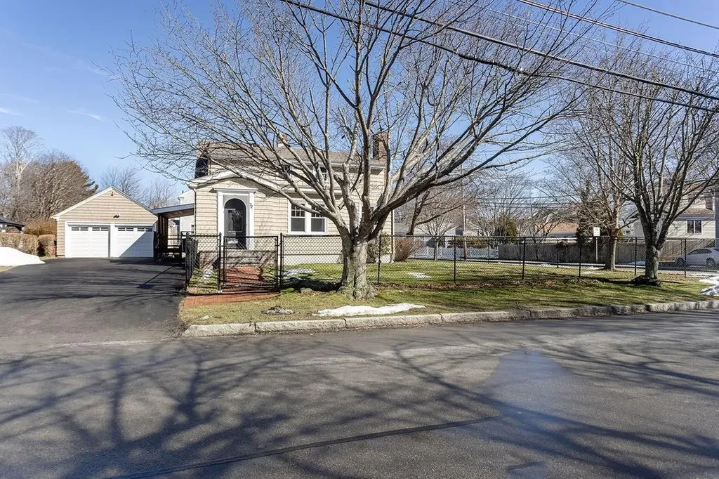 72 Bedlow Avenue Newport RI 02840
