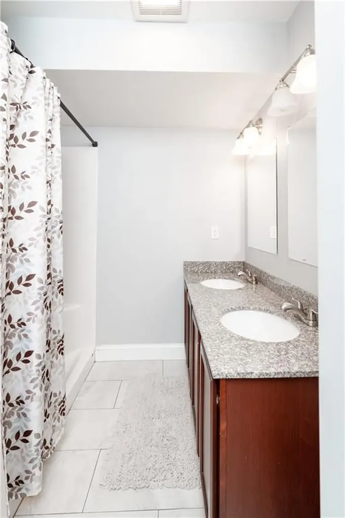 9 Gray Coach Lane Cranston RI 02921