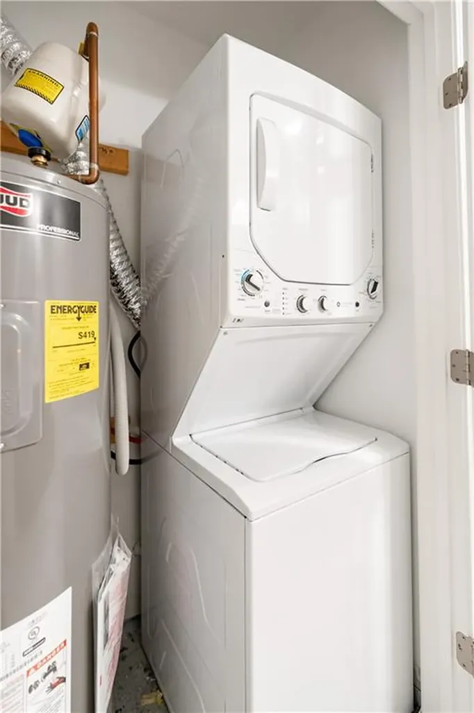 9 Gray Coach Lane Cranston RI 02921