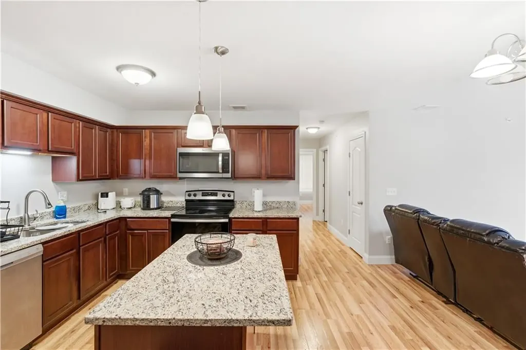 9 Gray Coach Lane Cranston RI 02921