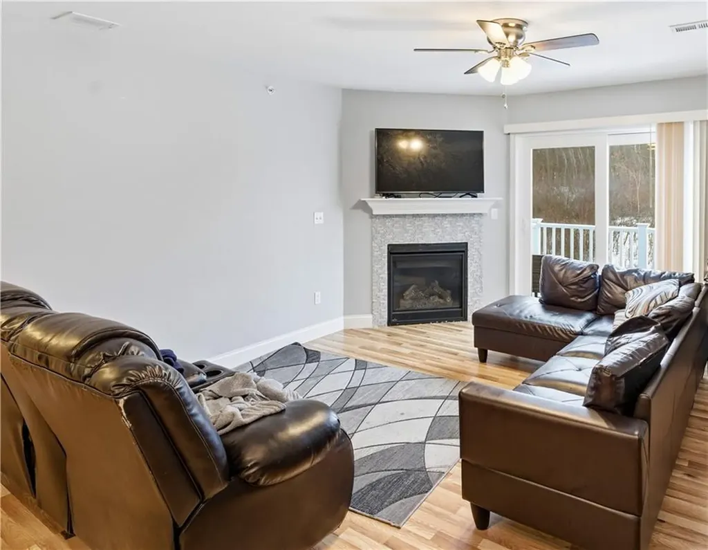 9 Gray Coach Lane Cranston RI 02921