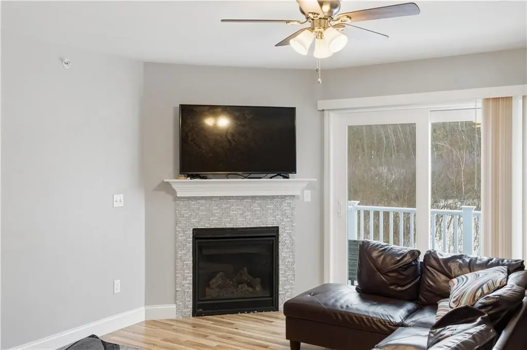 9 Gray Coach Lane Cranston RI 02921