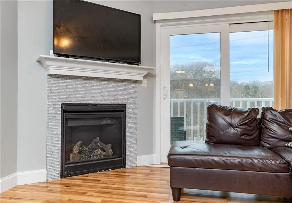 9 Gray Coach Lane Cranston RI 02921