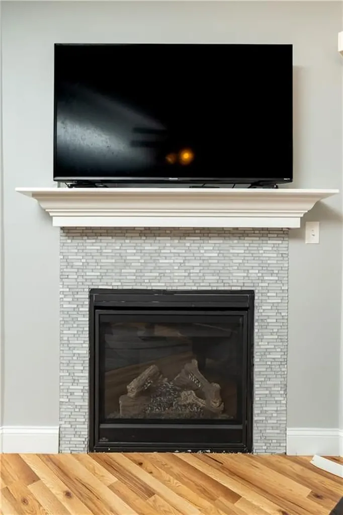 9 Gray Coach Lane Cranston RI 02921