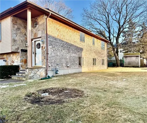 139 Suffolk Avenue Pawtucket RI 0261