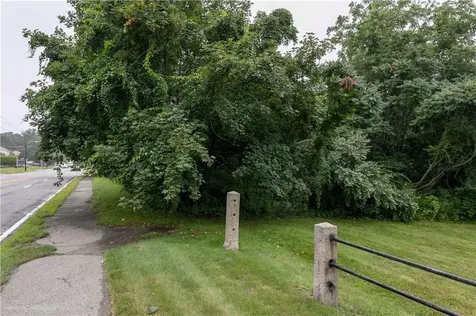 2500 East Main Road Portsmouth RI 02871