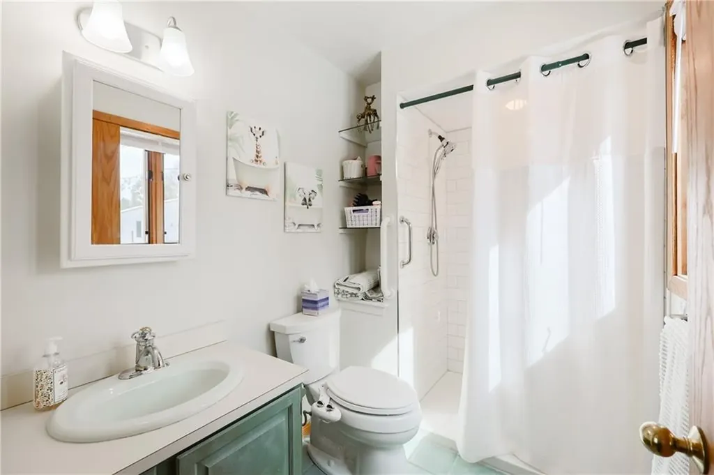 28 Gilfillan Road North Smithfield RI 02896