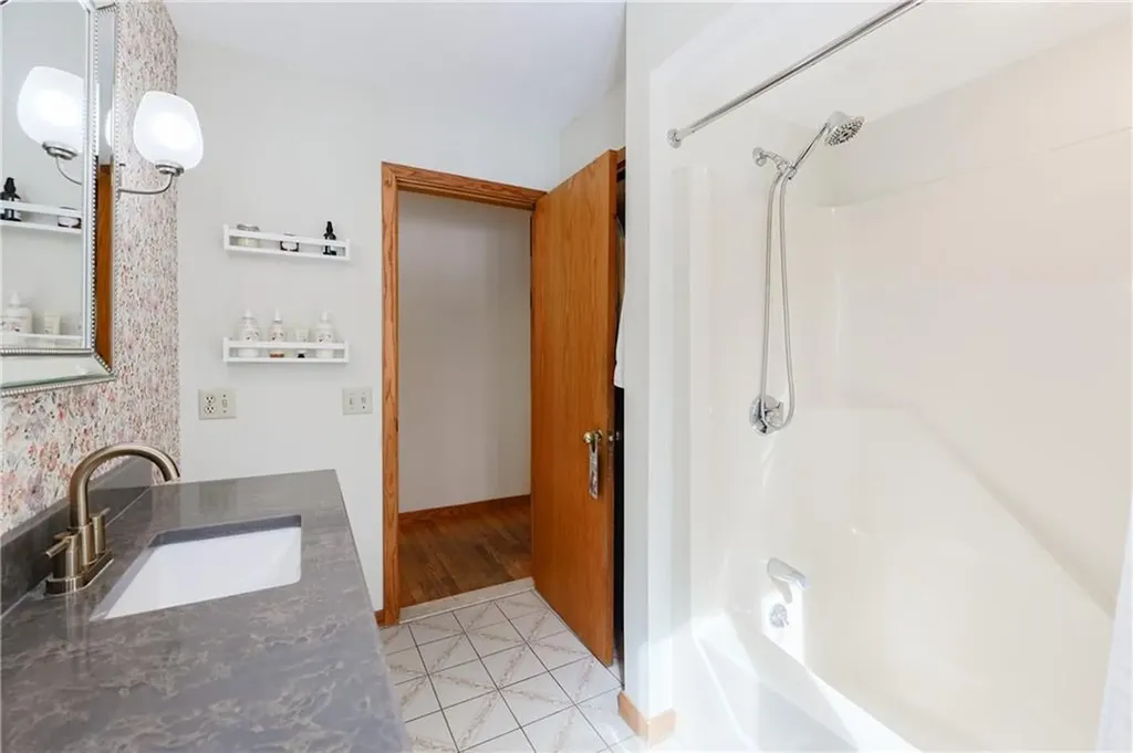 28 Gilfillan Road North Smithfield RI 02896