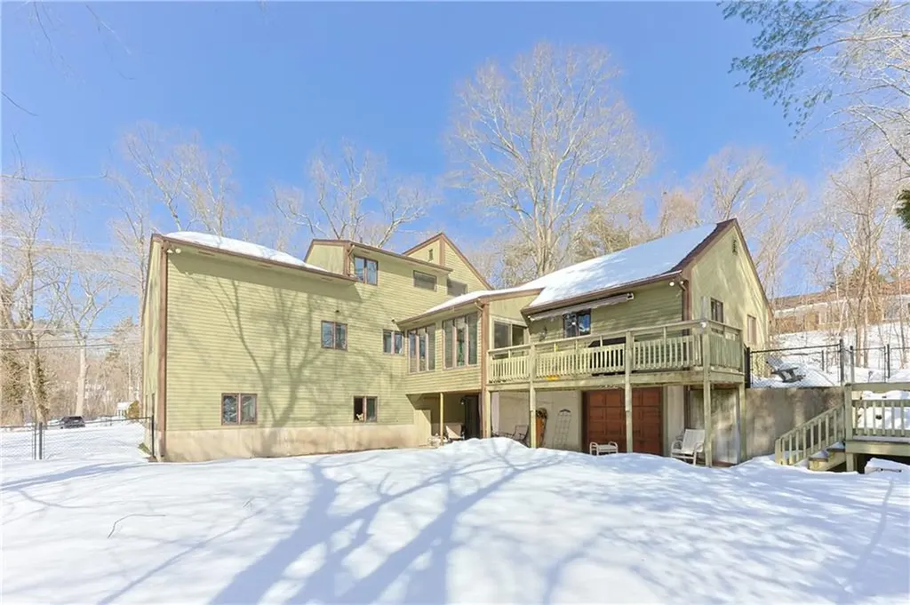 28 Gilfillan Road North Smithfield RI 02896