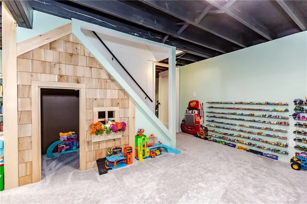 93 Tanglewood Drive West Warwick RI 02893