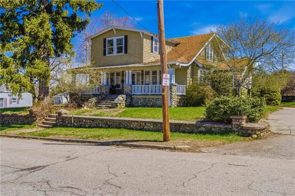 87 Kermit Street Woonsocket RI 02895