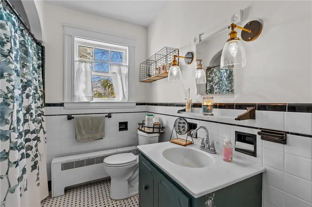 87 Kermit Street Woonsocket RI 02895