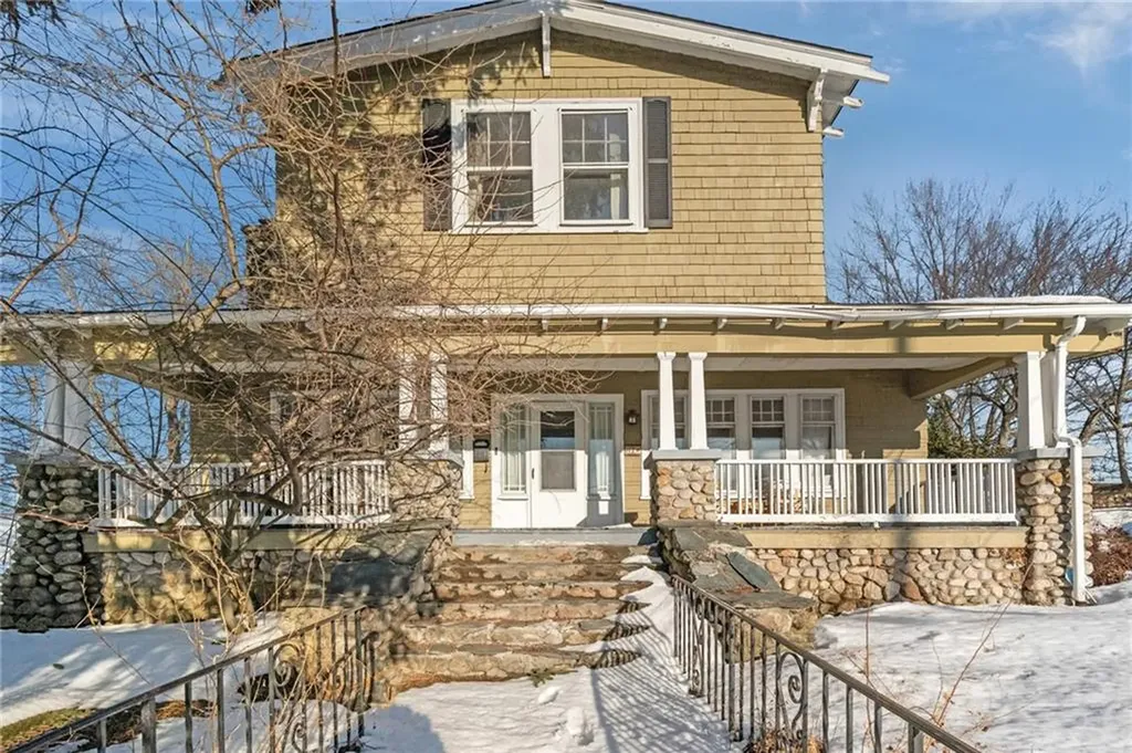 87 Kermit Street Woonsocket RI 02895