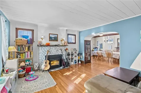 87 Kermit Street Woonsocket RI 02895