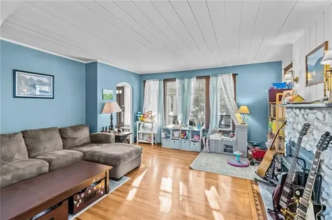 87 Kermit Street Woonsocket RI 02895