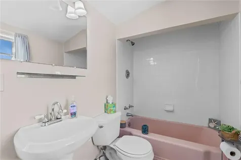 87 Kermit Street Woonsocket RI 02895