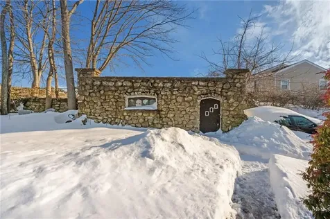 87 Kermit Street Woonsocket RI 02895