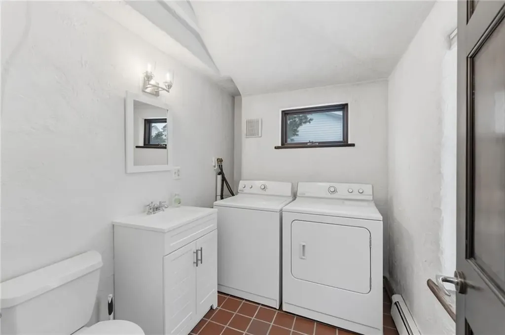 5 Bowser Court Newport RI 02840