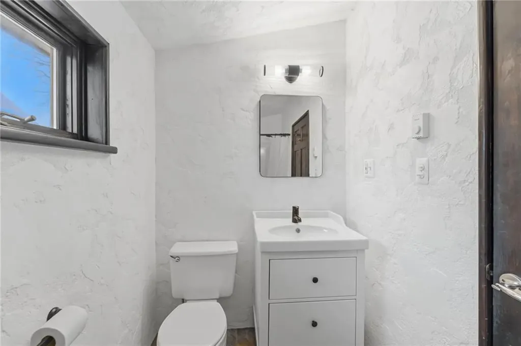 5 Bowser Court Newport RI 02840