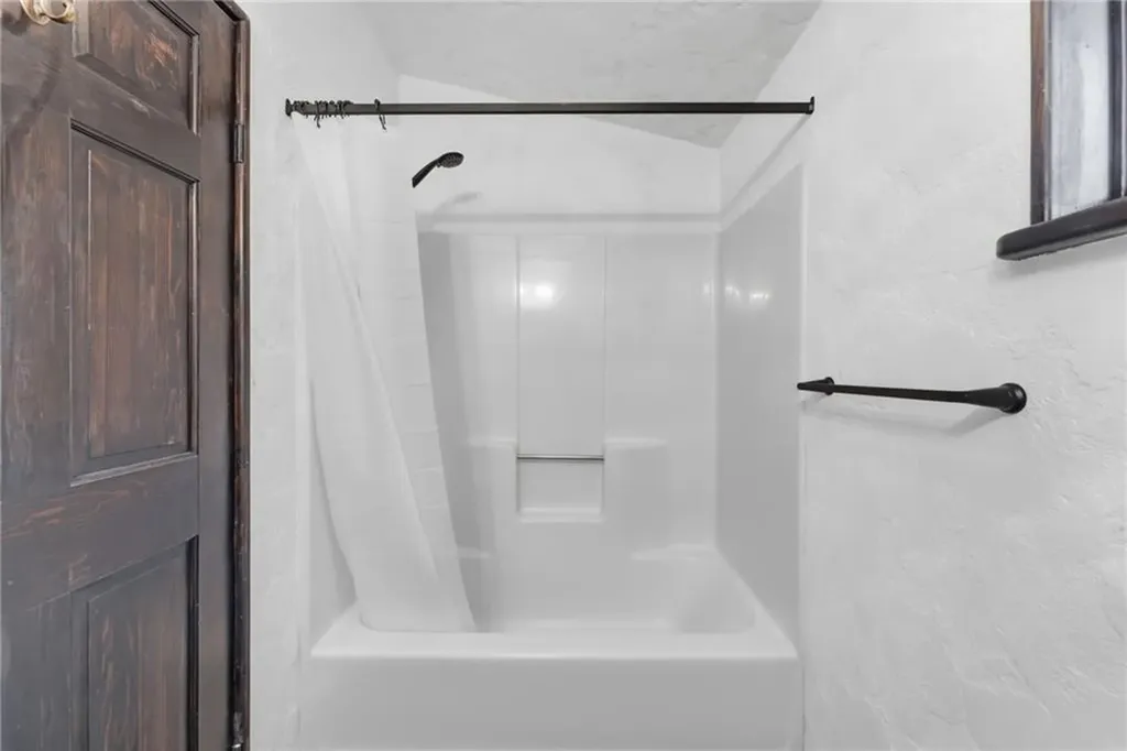 5 Bowser Court Newport RI 02840