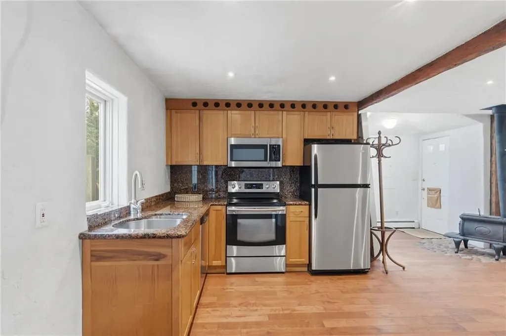 5 Bowser Court Newport RI 02840