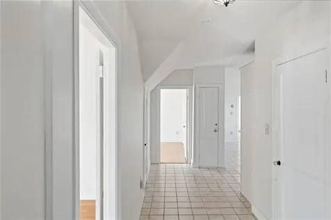 686 Hope Street Bristol RI 02809