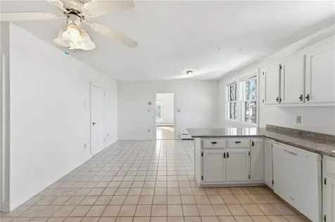 686 Hope Street Bristol RI 02809