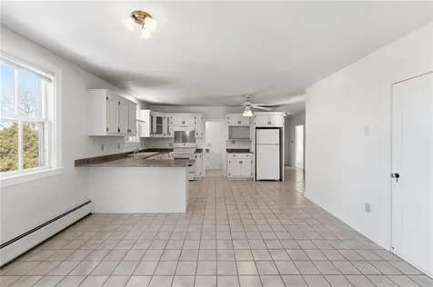 686 Hope Street Bristol RI 02809