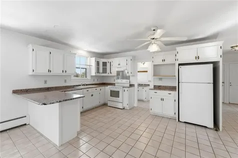 686 Hope Street Bristol RI 02809