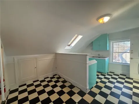 712 Hope Street Bristol RI 02809