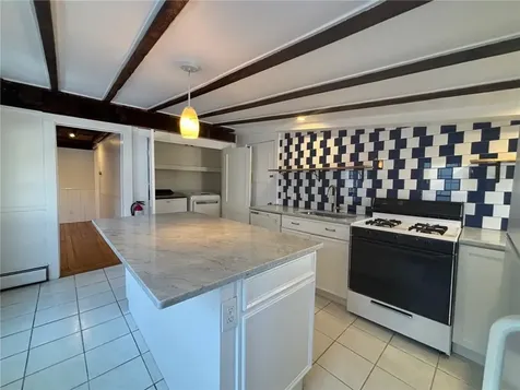 712 Hope Street Bristol RI 02809