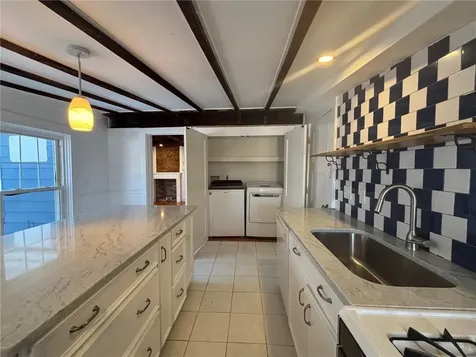 712 Hope Street Bristol RI 02809