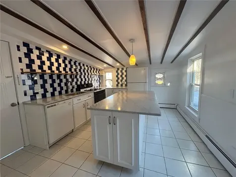 712 Hope Street Bristol RI 02809