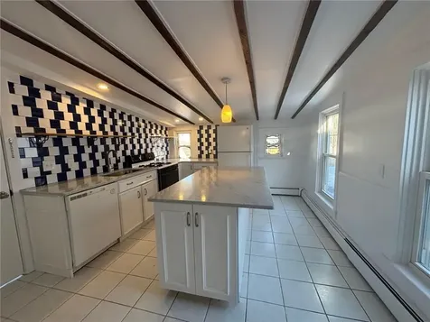 712 Hope Street Bristol RI 02809