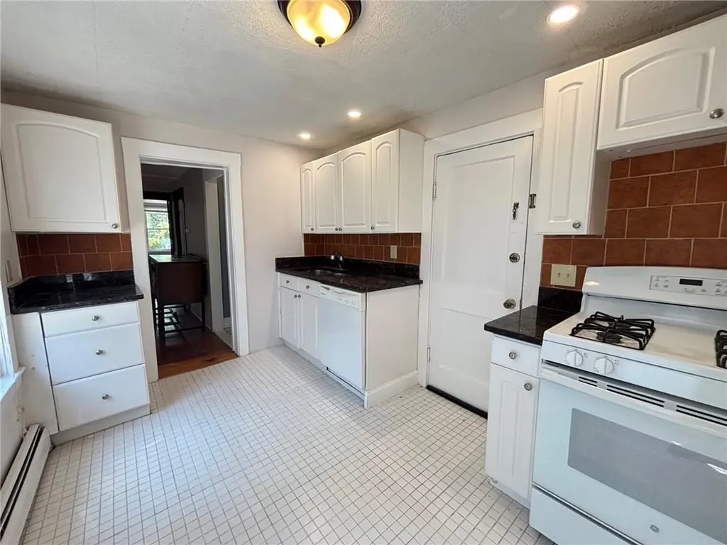712 Hope Street Bristol RI 02809