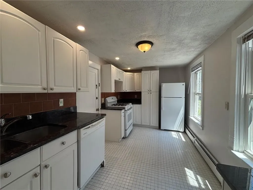 712 Hope Street Bristol RI 02809