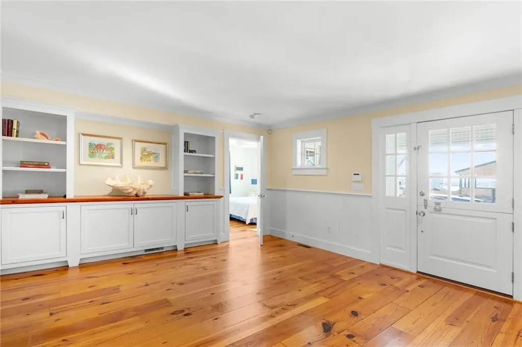 140 Tuckerman Avenue Middletown RI 02842